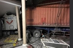 TP.HCM: Xe container mất lái đâm vào nhà dân