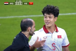 Trọng tài rút nhầm thẻ đỏ cho U23 Việt Nam