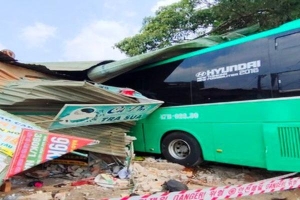 Hành khách kế lại khoảnh khắc xe giường nằm lao thẳng vào nhà dân ở Gia Lai