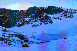 Bí ẩn hồ nước chứa hàng trăm bộ xương người dưới lớp băng tuyết