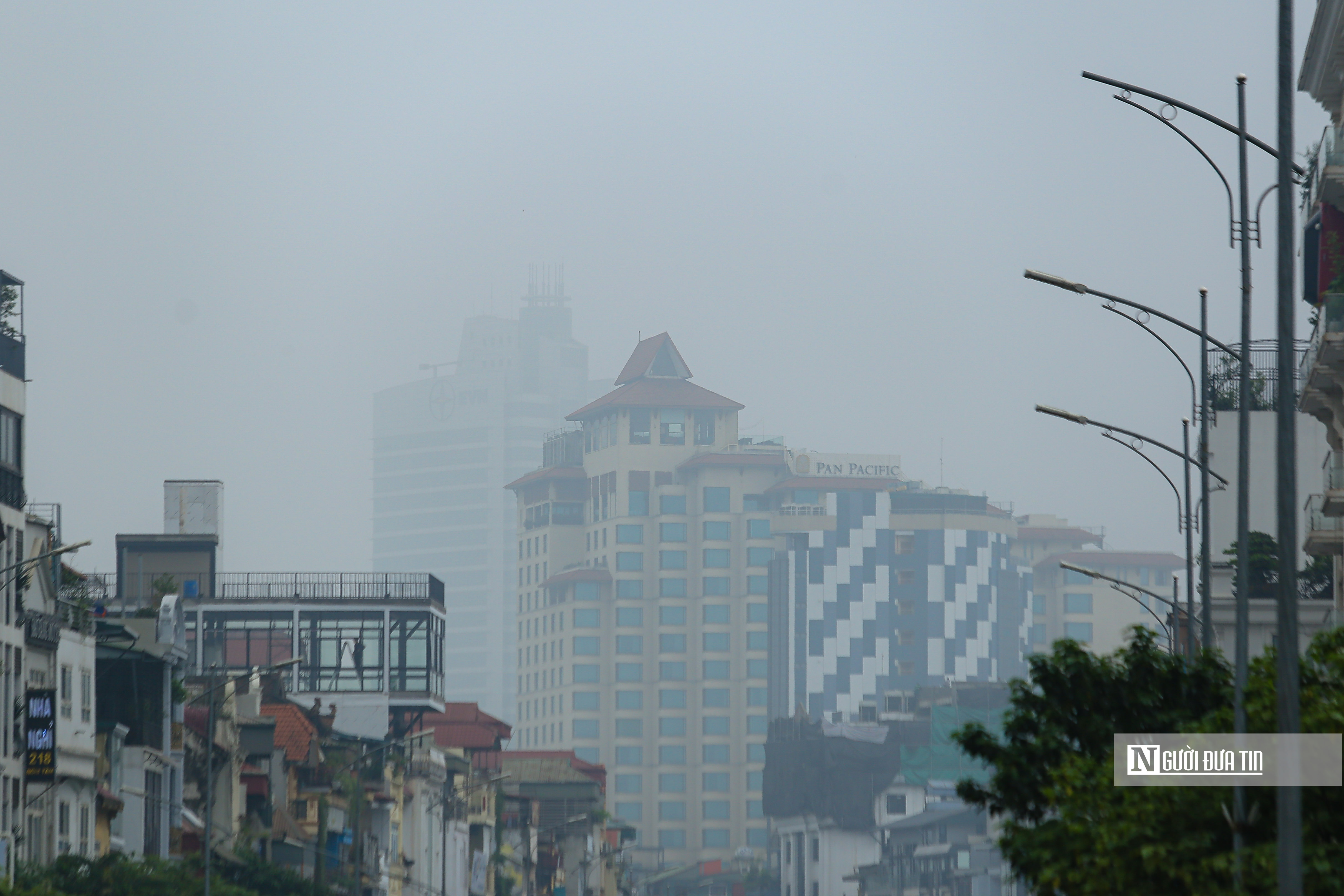 Môi trường - Thời tiết nồm ẩm, Hà Nội chìm trong sương mù (Hình 13).