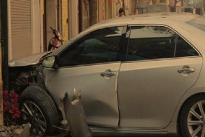 Mâu thuẫn lái ôtô Toyota Camry tông đối thủ tử vong