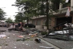 HN: Nhà liền kề nổ lớn, cửa kính bị hất bay, hàng loạt ô tô, xe máy hư hỏng