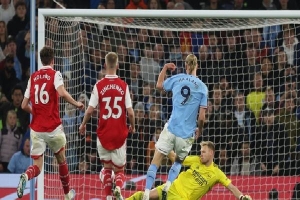 Thua 'chung kết sớm' với Man City 1-4, Arsenal mong manh giấc mơ vô địch