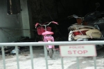 Xót xa hình ảnh chiếc xe đạp màu hồng trong căn nhà cháy khiến 4 bà cháu tử vong ở Hà Nội