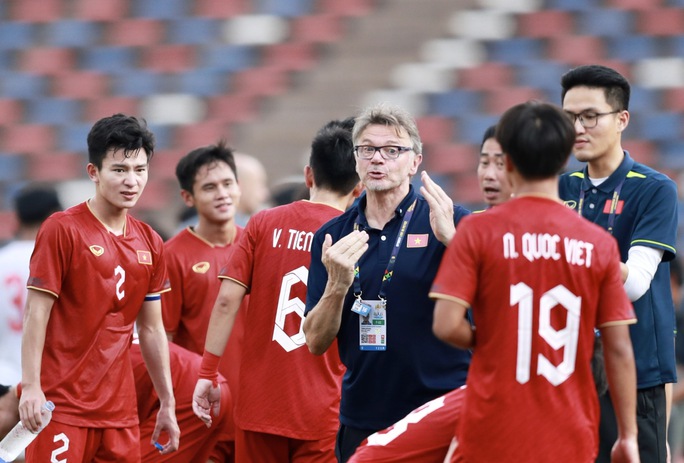 HLV Troussier: 2 bàn thắng của Văn Cường đại diện cho lối đá của Việt Nam tương lai - Ảnh 3.