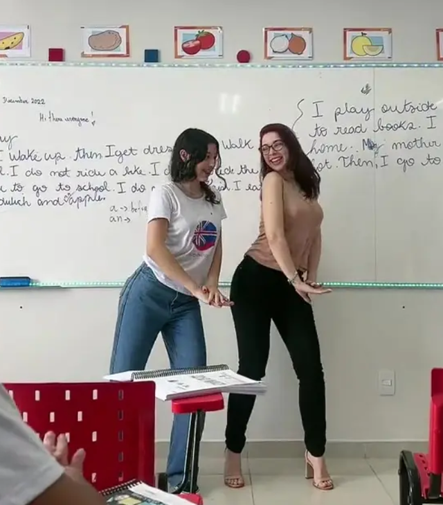 Đời sống - Nữ giáo viên bị sa thải vì quay video nhảy TikTok gợi cảm