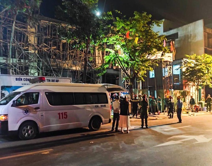 Tình hình sức khỏe các nạn nhân vụ sập giàn giáo công trình 6 tầng tại Đà Nẵng - Ảnh 2.