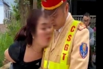Đòi 'hôn CSGT đến chết', người phụ nữ ở Thanh Hóa lĩnh 20 tháng tù