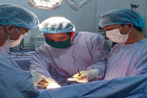 Lâm Đồng: Phẫu thuật thành công bệnh nhân bị thủng phổi và gan