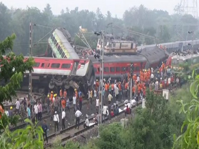 Tai nạn đường sắt kinh hoàng, hơn 200 người chết ở Ấn Độ: Lời kể ám ảnh - Ảnh 7.