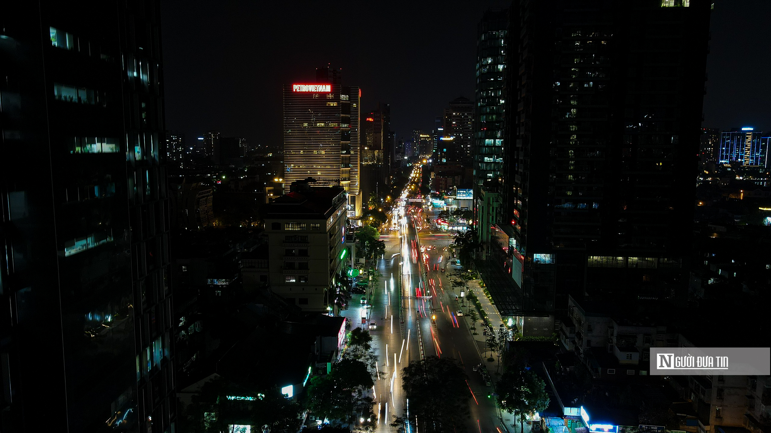 Dân sinh - Hà Nội: Nhiều tuyến đường, tòa nhà tối sầm vì cắt giảm tiêu thụ điện (Hình 12).