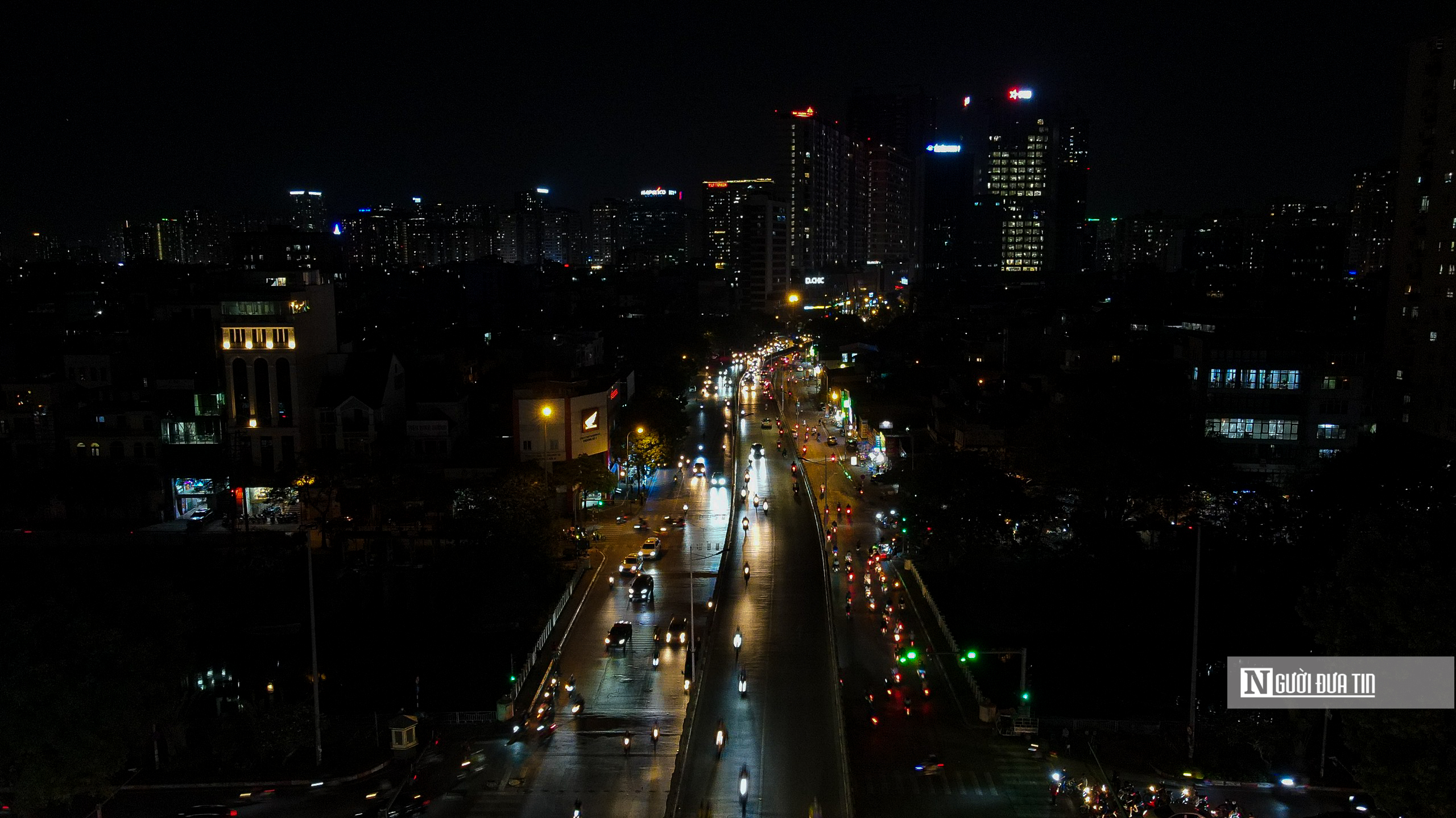 Dân sinh - Hà Nội: Nhiều tuyến đường, tòa nhà tối sầm vì cắt giảm tiêu thụ điện (Hình 13).