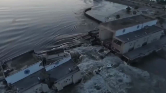 Đập thủy điện lớn bị tấn công, Nga và Ukraine đổ lỗi cho nhau - Ảnh 2.