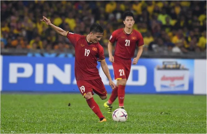 Quang Hải có thể trở thành cầu thủ hưởng lương cao nhất V-League - Ảnh 2.