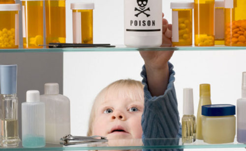 Đời sống - Chuyên gia cảnh báo nguy cơ ngộ độc hóa chất tại nhà ở trẻ em kỳ nghỉ hè