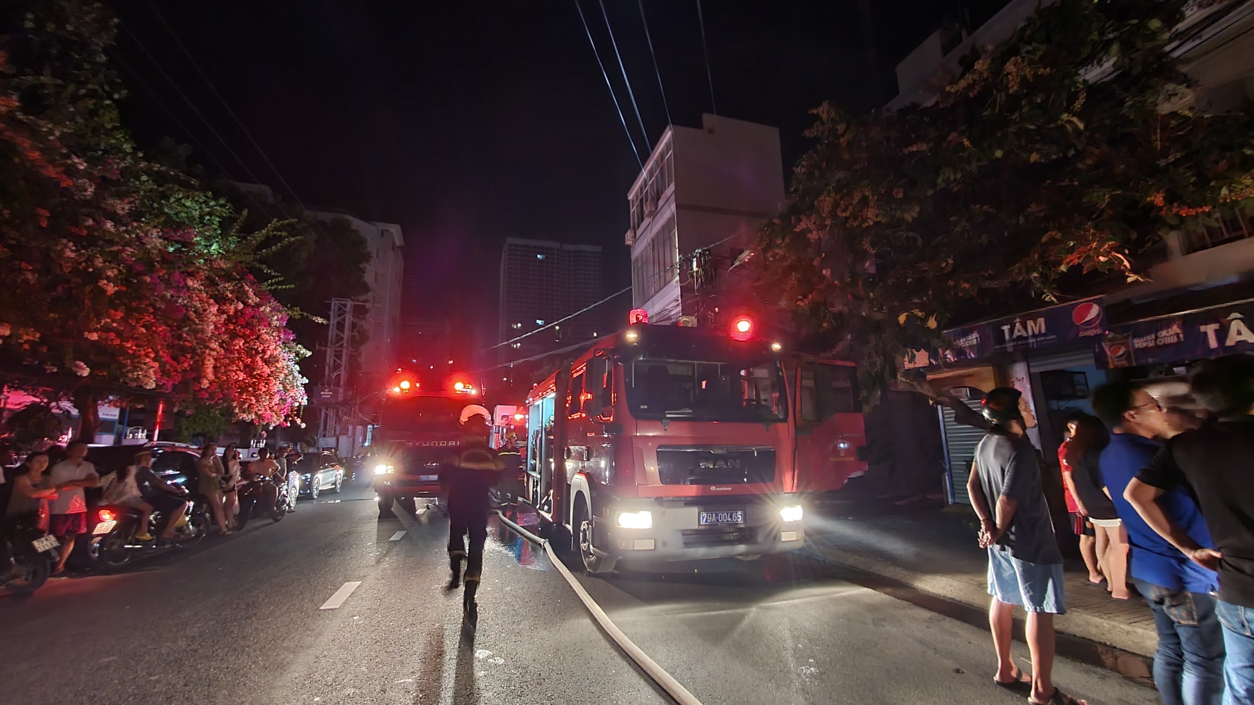 An ninh - Hình sự - Cháy nhà ở Khánh Hòa, giải cứu được 6 người, 3 người tử vong