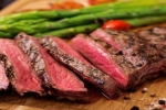 Ăn thịt bò tái hay chín tốt?