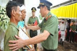 Lãnh đạo Bộ Công an thăm hỏi thân nhân các chiến sĩ công an hy sinh tại Đắk Lắk