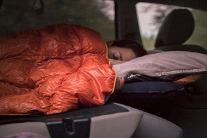 Ngủ trong xe ô tô không an toàn và nên nhớ những điều sau