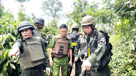 Hình ảnh cảnh sát đặc nhiệm truy bắt các đối tượng tấn công trụ sở Đắk Lắk - Ảnh 2.