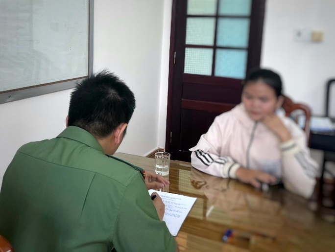 Xử phạt người phụ nữ đăng clip bịa đặt nguyên nhân vụ tấn công trụ sở xã ở Đắk Lắk - Ảnh 1.