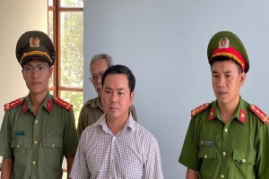 Vì sao giám đốc ban quản lý rừng phòng hộ ở Thừa Thiên - Huế bị bắt?