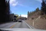 Clip: Ô tô bất ngờ lao sang làn ngược chiều, đâm trực diện xe tải