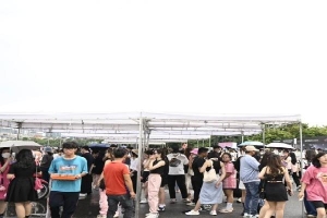 Concert Blackpink tại Hà Nội: Bố tiết kiệm tiền mua vé cho con gái