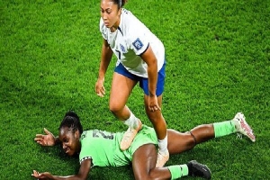 Đạp đối thủ, sao nữ tuyển Anh sẽ bị cấm thi đấu đến hết World Cup?