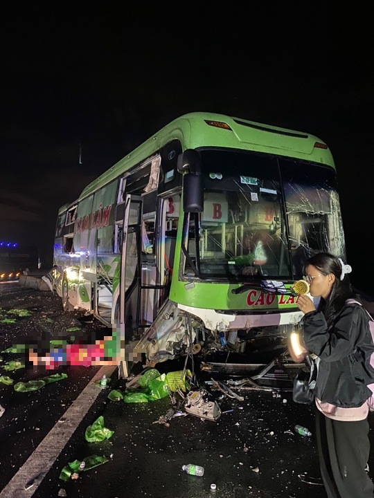 Xe khách gặp nạn trên đường cao tốc Phan Thiết - Dầu Giây, 1 người tử vong - Ảnh 1.