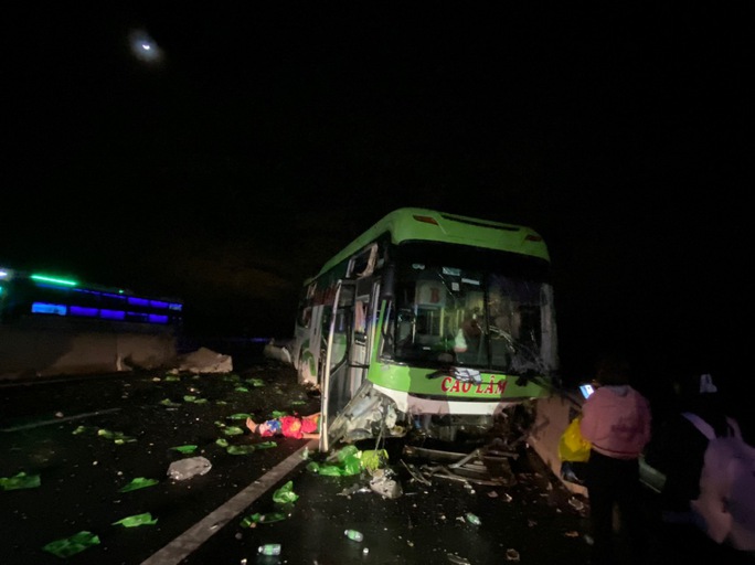 Xe khách gặp nạn trên đường cao tốc Phan Thiết - Dầu Giây, 1 người tử vong - Ảnh 4.