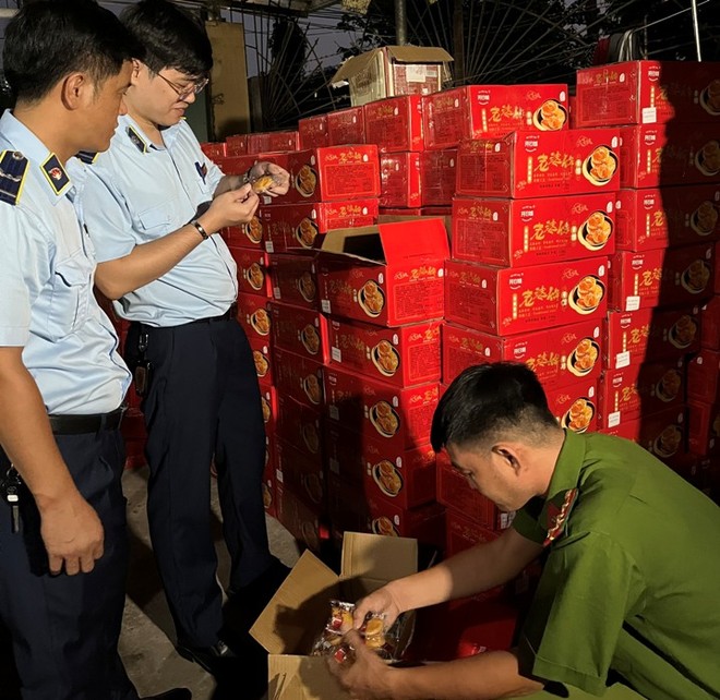 Hà Nội: Tạm giữ 122.100 sản phẩm bánh trung thu có dấu hiệu nhập lậu