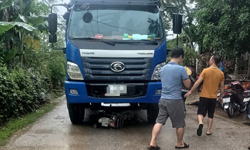 Dân sinh - Trên đường đi học, hai nam sinh tử vong thương tâm sau va chạm xe tải