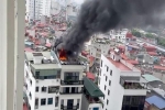 Cháy lớn căn nhà 7 tầng ở quận Thanh Xuân, cột khói bốc cao hàng chục mét
