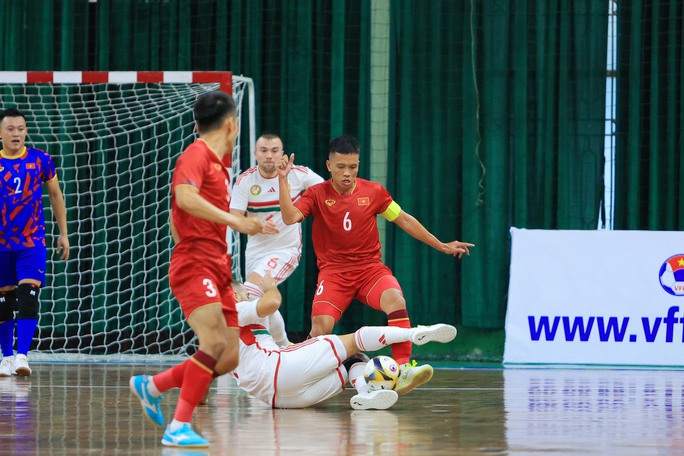 Tuyển futsal Việt Nam thua đậm trên sân nhà trước tuyển Hungary - Ảnh 1.