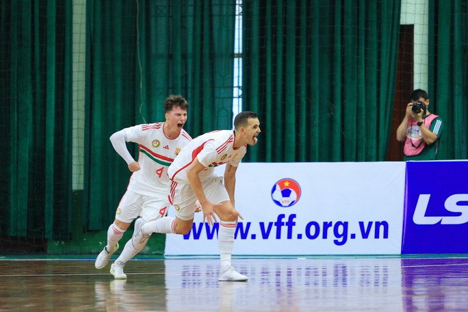 Tuyển futsal Việt Nam thua đậm trên sân nhà trước tuyển Hungary - Ảnh 2.