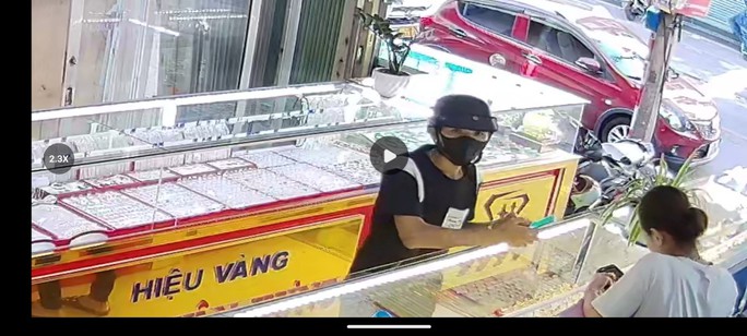 Nam thanh niên 18 tuổi cướp tiệm vàng ở Đà Nẵng - Ảnh 2.