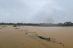Hà Tĩnh: Cứu 2 người dân thoát chết trên sông trong mưa lũ