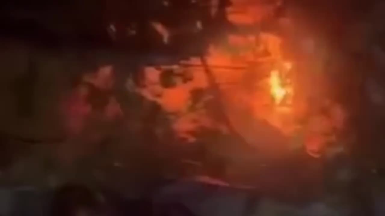 Dân sinh - Quảng Bình: Cháy lớn ở chợ Ba Đồn, lính cứu hỏa tốc lực dập lửa