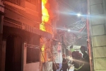 Cảnh sát cứu 6 người bị mắc kẹt trong căn nhà bốc cháy