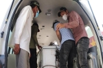Hình ảnh đưa 78 ngư dân Quảng Nam gặp nạn trên biển và 2 thi thể vào bờ