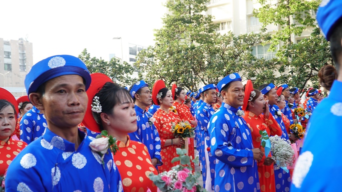 VIDEO: Lễ cưới tập thể hơn 80 cặp đôi trong ngày Phụ nữ Việt Nam - Ảnh 3.