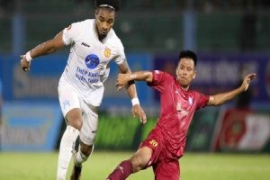 'Vua phá lưới' lập cú đúp, CLB Nam Định dẫn đầu V-League 2023-2024