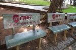 99 ghế đá bị sơn quảng cáo cá cược: Phát hiện 2 nam thanh niên bịt mặt