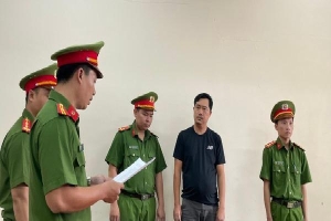 Công an TP HCM lật tẩy kho hàng của 'ông trùm' Ngô Tấn Đạt