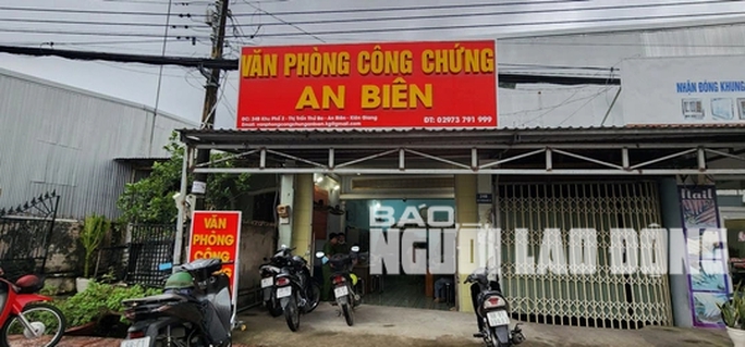 Bắt tạm giam trưởng văn phòng công chứng ở Kiên Giang - Ảnh 2.