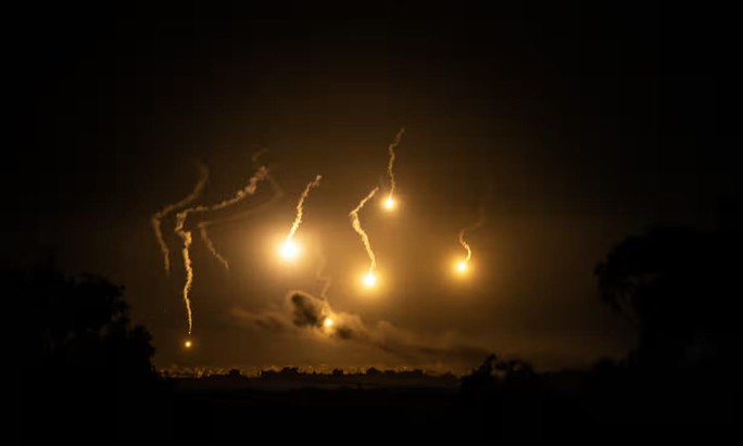 Quân đội Israel thọc sâu TP Gaza, tuyên bố cô lập thủ lĩnh Hamas - Ảnh 2.