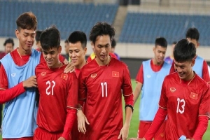 Thứ trưởng Hoàng Đạo Cương động viên tuyển Việt Nam trước vòng loại World Cup