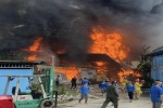 Bình Dương: Công ty gỗ cháy lớn, công nhân lo mất việc dịp cận Tết